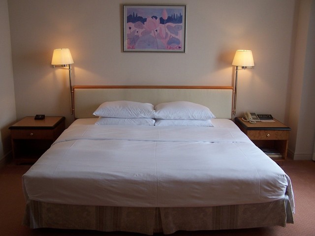 matrace na velké posteli